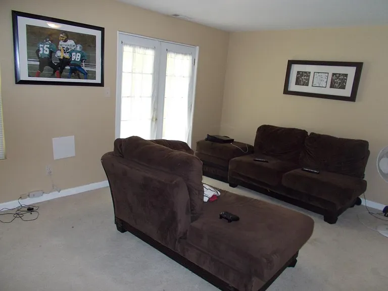 Family Rm
+ door to deck
