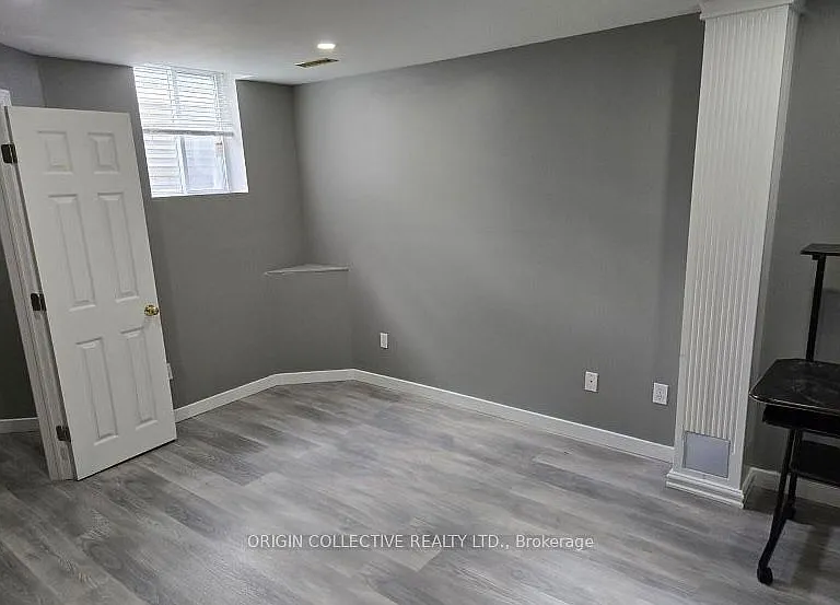 5 Hearthstone Cres — Photo 4
