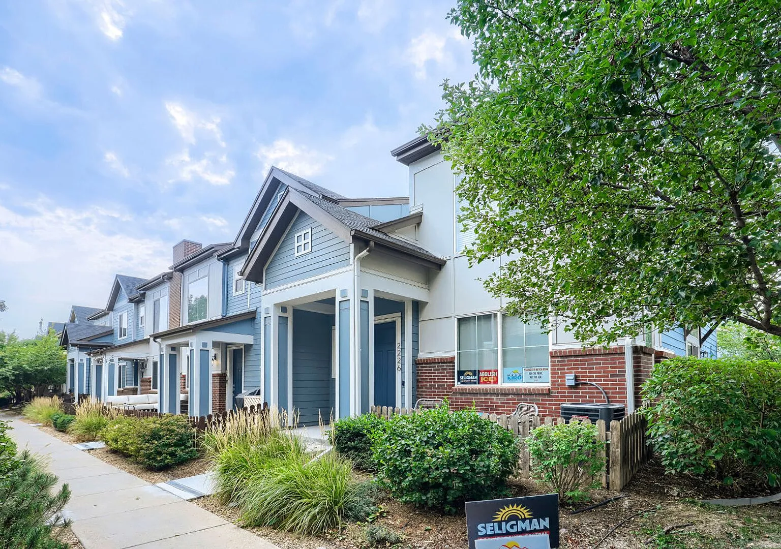Evolve Real Estate: Charming 3-Bedroom, 3-Bathroom Townhome | 1,376 SQFT | 2-Car Attached Garage — Photo 1