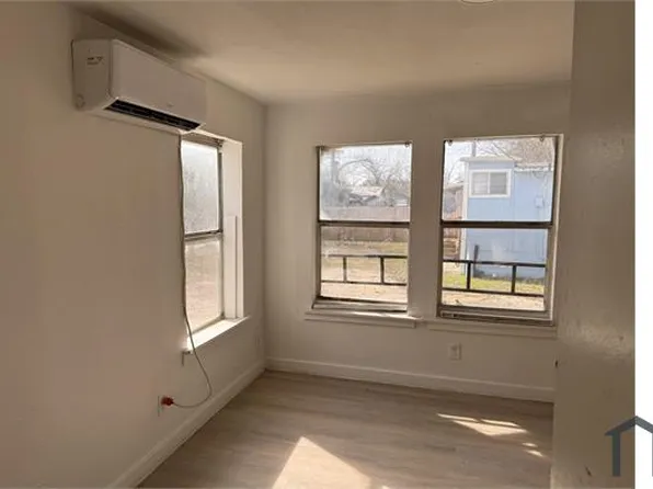 1730 W Poplar St, San Antonio, TX