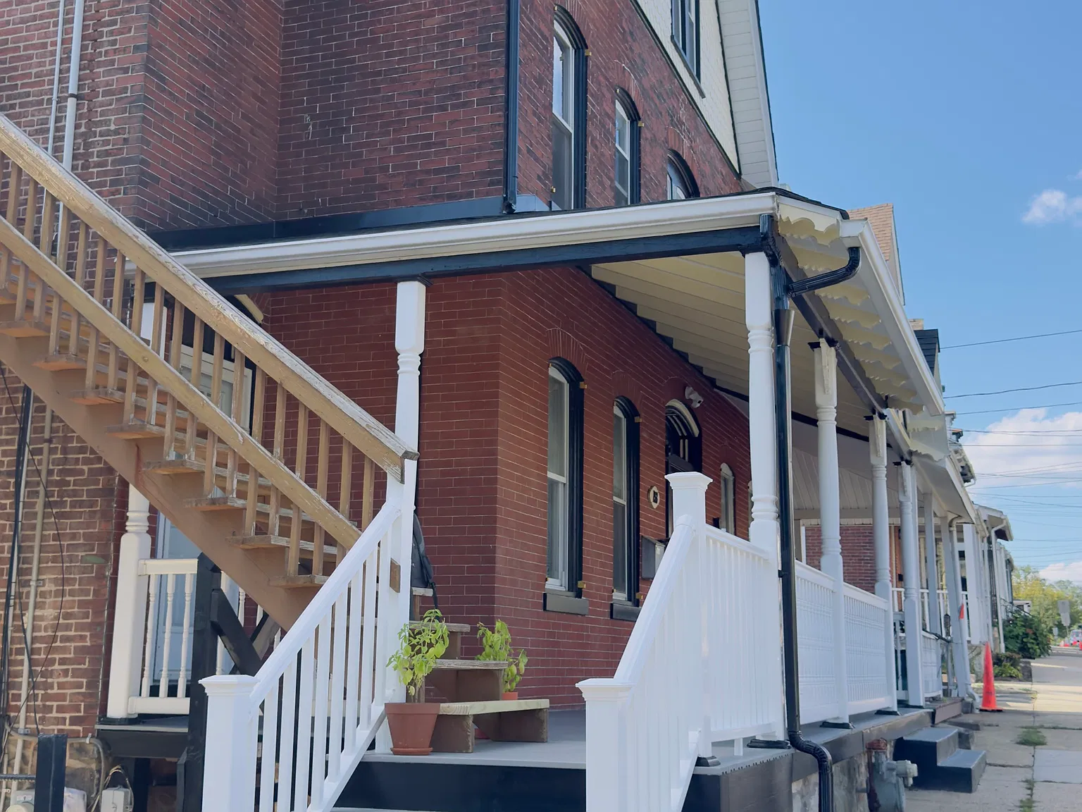 153 2nd Ave — Photo 3
