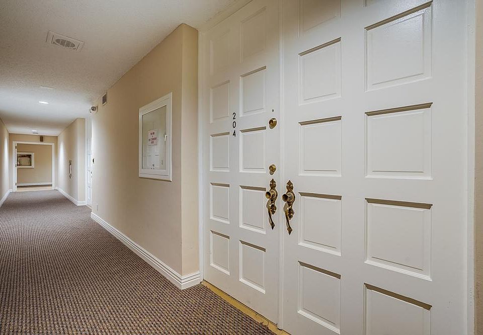 1st image of 11656 Montana Ave APT 204