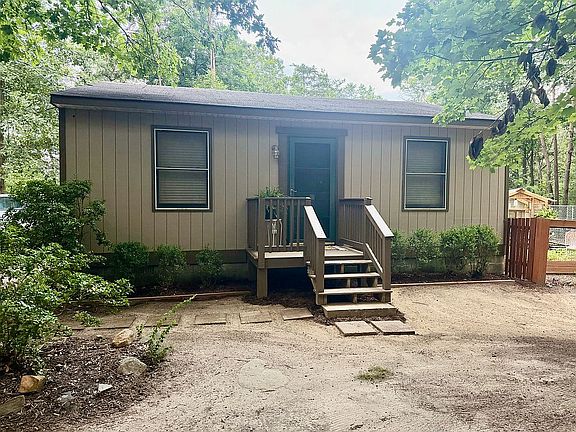 2nd image of 899 Oak Dale Ct
