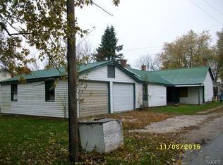 20 E Champ Clark Dr, Bowling Green, MO 63334