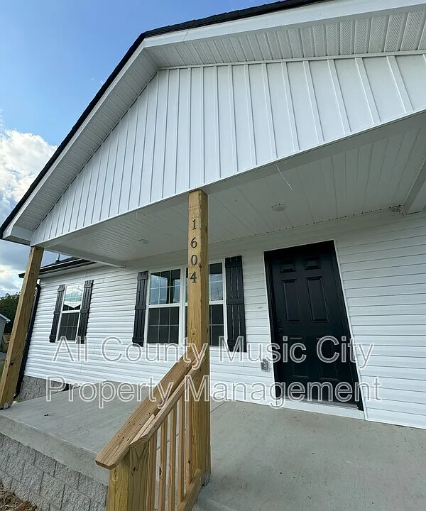 1604 Alan Perryman Ave