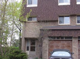 15 Huntingwood Dr #28, Toronto, ON M1W 2L7