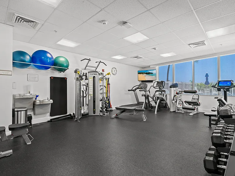 704 N Ocean Blvd — Photo 33