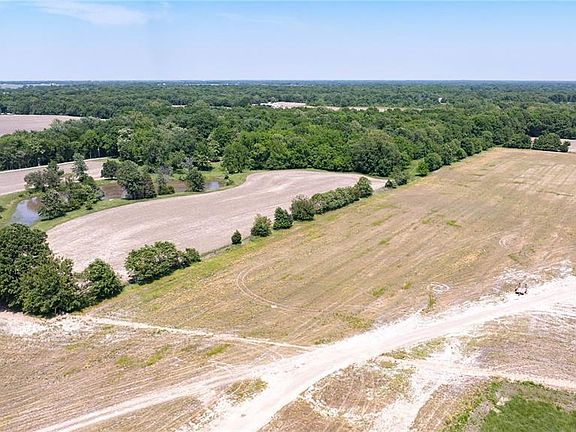3rd image of 2 W County Line Rd