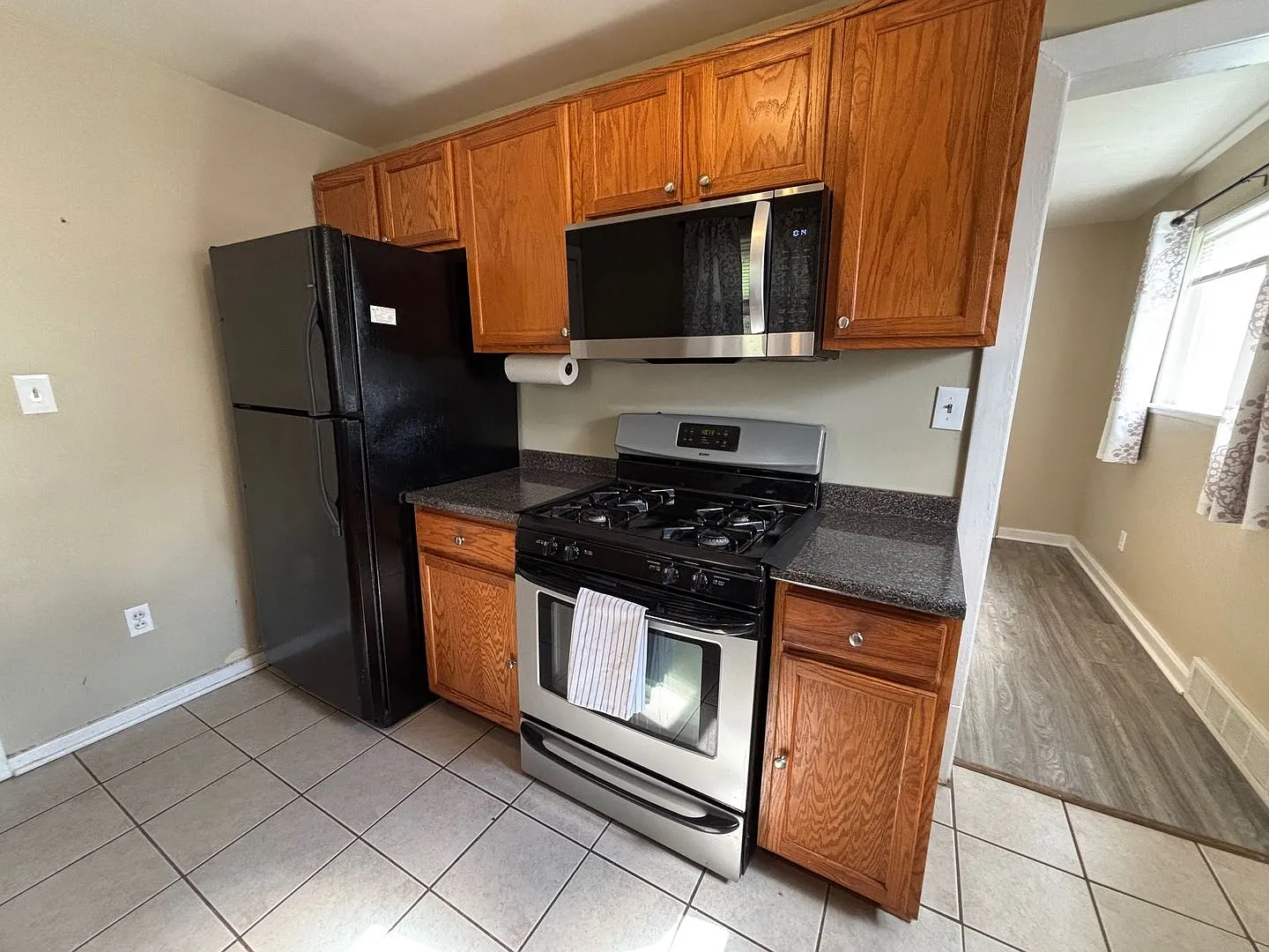 **Rent Special** - 3 Bedroom Home In South Park! — Photo 3
