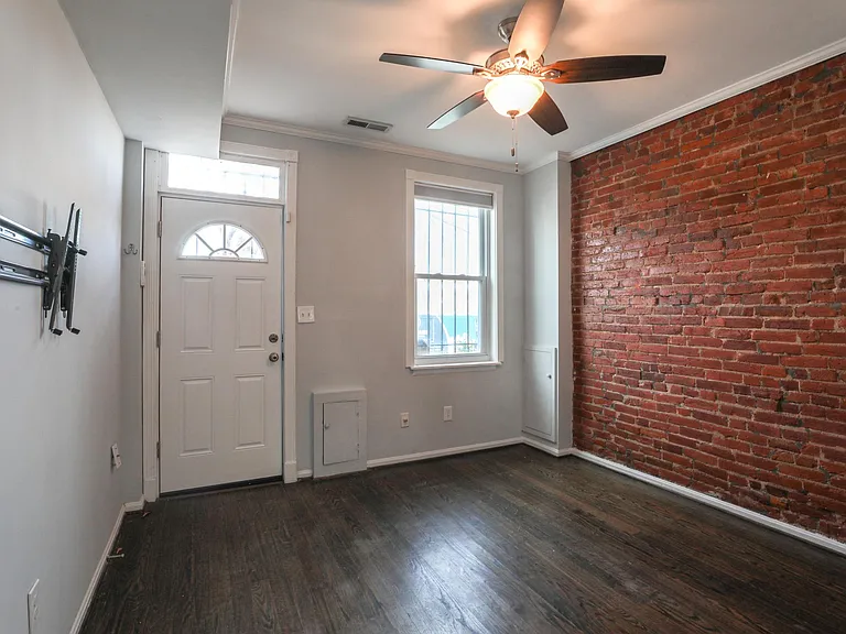 1st floor - Living room/entry