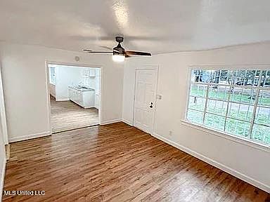 2nd image of 1924 Willow Way