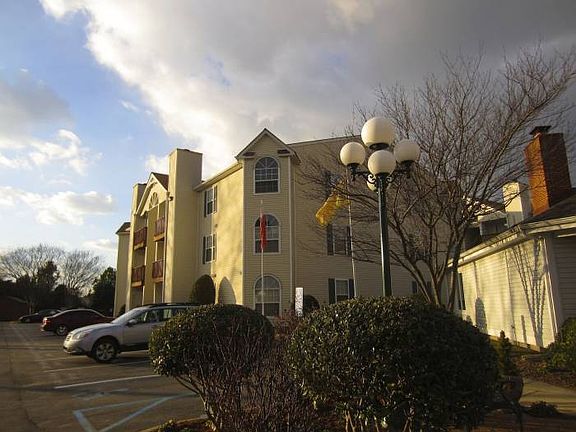 3rd image of 3704 Snowdrift Cir APT 204