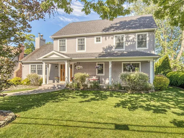 111 Hewitt Boulevard, Center Moriches, NY 11934