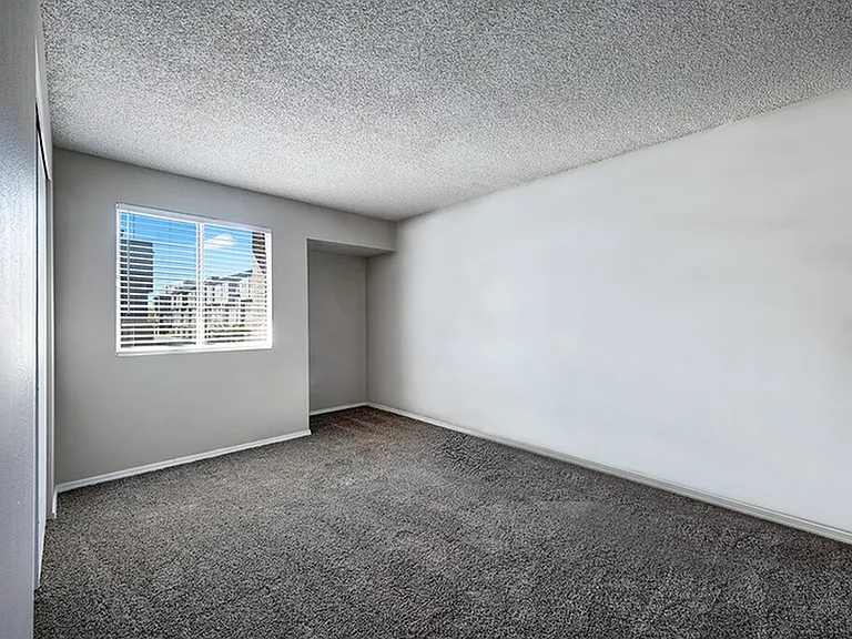 Summit Riverside Apartments — Photo 54