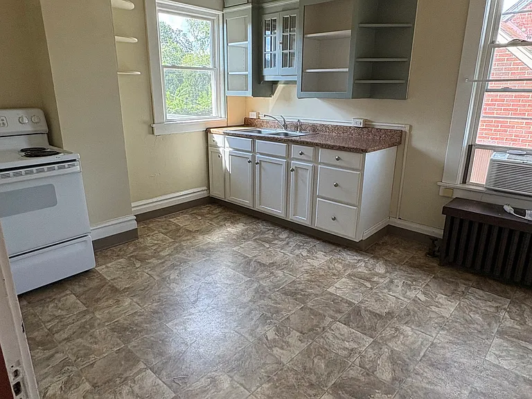 385 Lawson Ave #2 — Photo 5