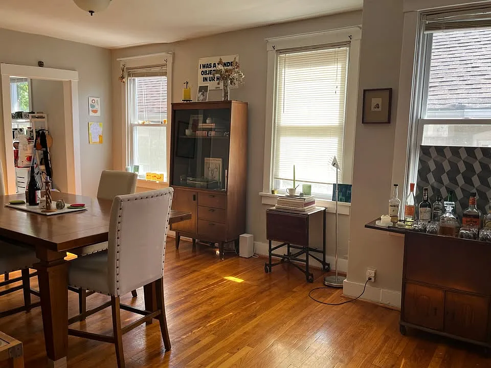 3 bed, 1200 sqft, $1,441 — Photo 2