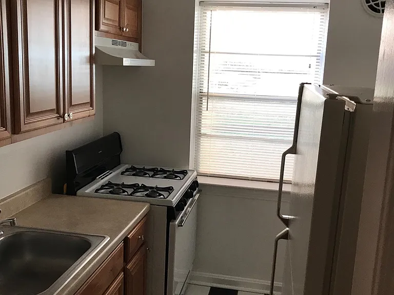 Summit Hall Apartments, LLC — Photo 11