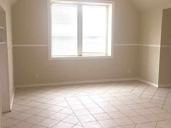 3rd image of 251 W Palfrey Dr