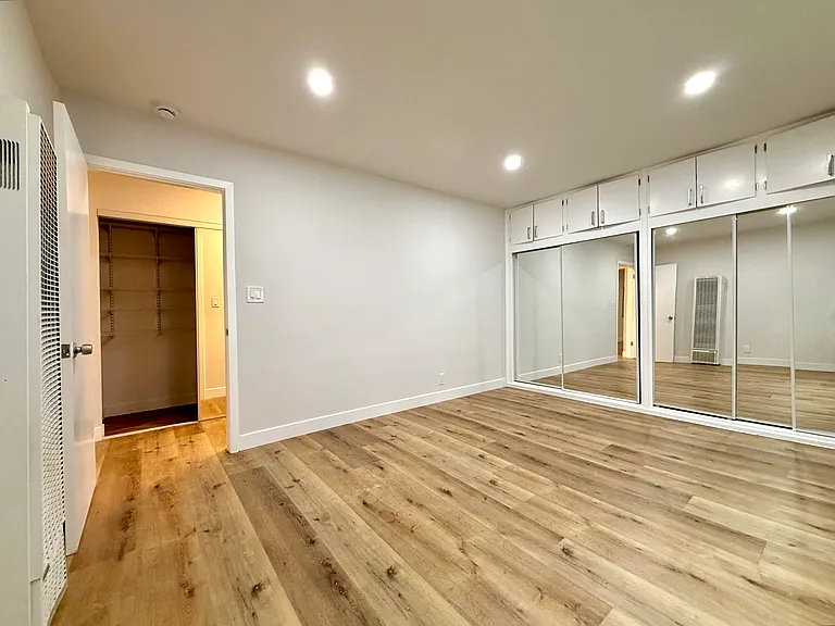 6938 Kester Ave #2 — Photo 9