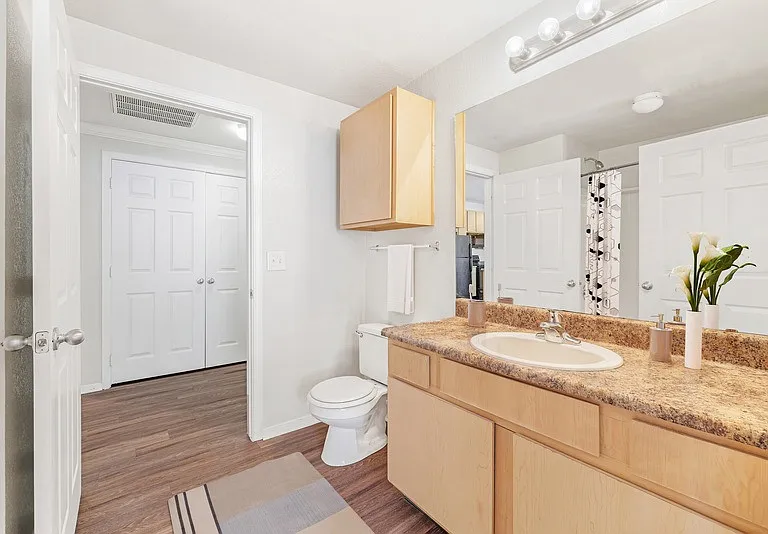 Hickory Point Apartments — Photo 26