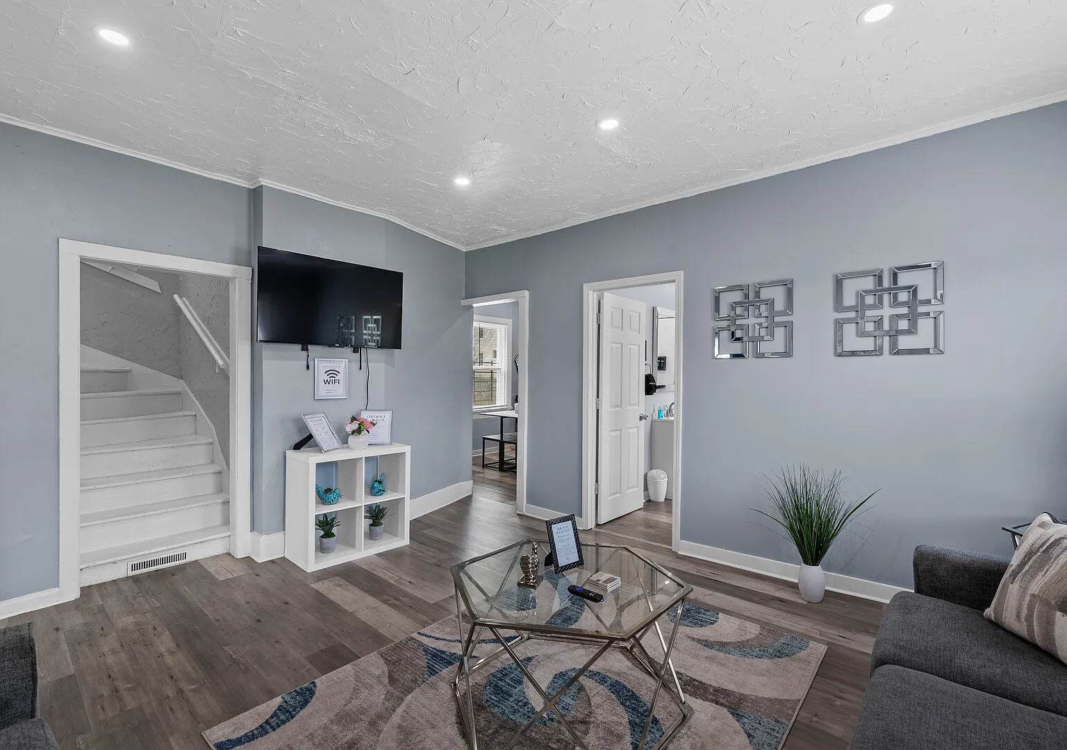Modern 3BR w/ Laundry Near Downtown MKE — Photo 4