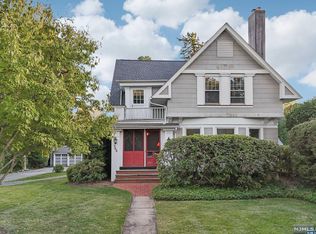 366 Evergreen Pl, Ridgewood, NJ 07450