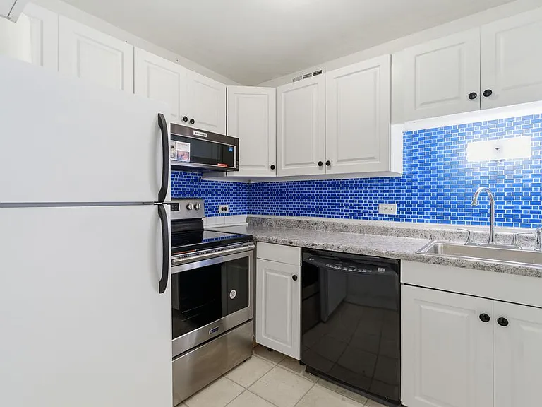 233 E Erie St #1602 — Photo 5