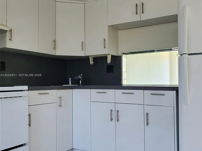 851 NE 14th Ave #414 — Photo 9