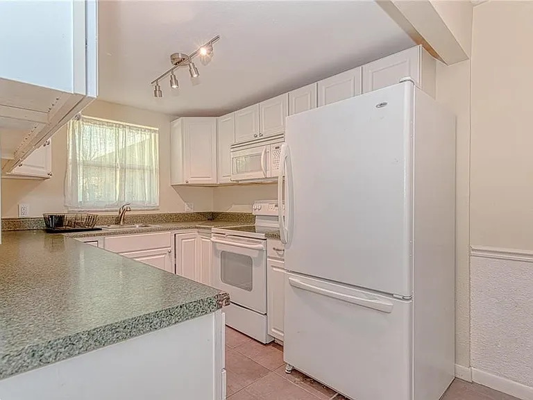 4290 Gulfstream Dr #5 — Photo 5