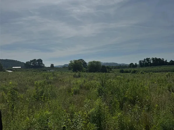 696 Beehive Rd #4, Hendersonville, NC 28792