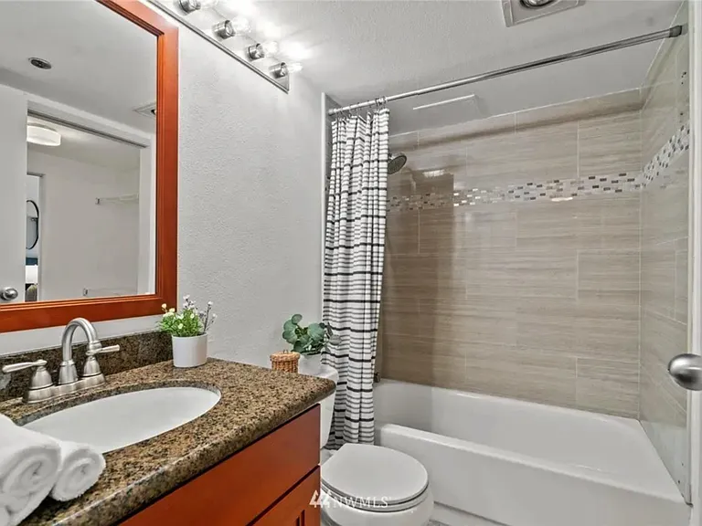 121 Vine St #1506 — Photo 4
