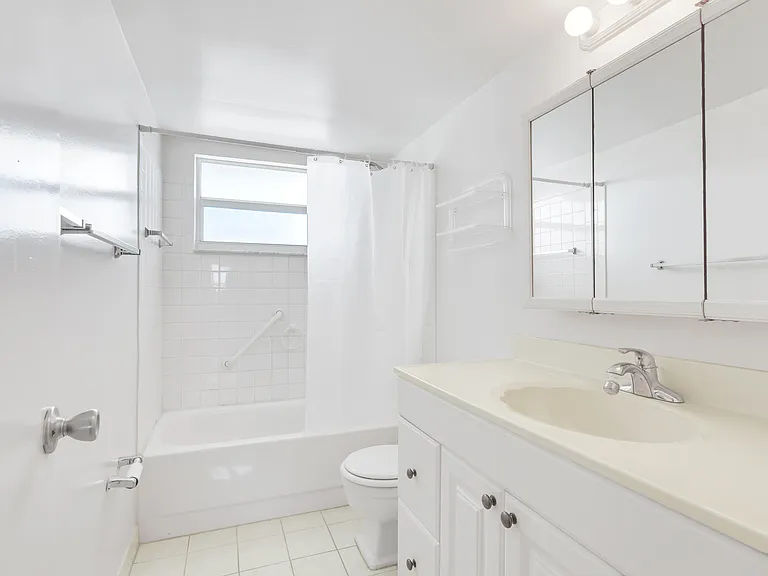 2555 NE 11th St #804 — Photo 14