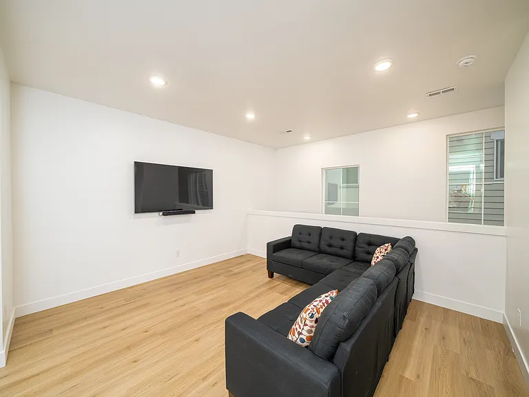 626 E 800 N — Photo 22