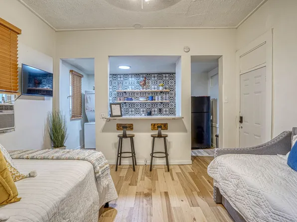 Central Location Beautiful Remodel apartments complex, 709 N Saint Vrain St #2, El Paso, TX 79902