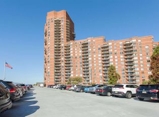 127 Harmon Cove Tower #127, Secaucus, NJ 07094