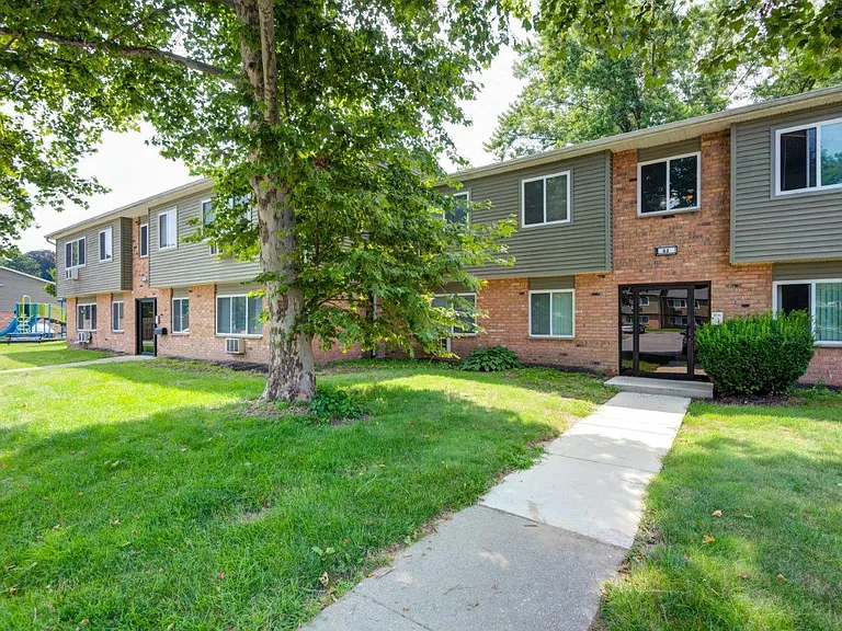 Lake Vista Apartment Homes — Photo 27