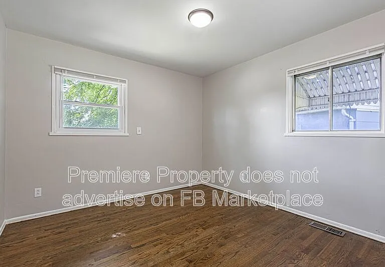 1515 N Pearl St — Photo 6