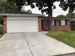 1461 S Ingram Mill Rd, Springfield, MO 65804