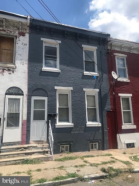 1st image of 2135 E Clementine St