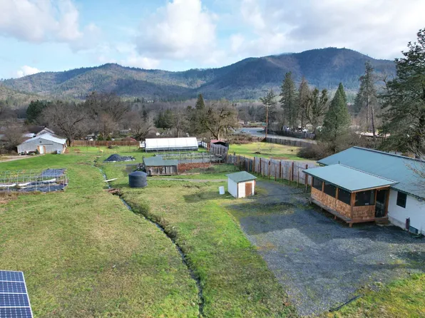 17275 Water Gap Rd, Williams, OR 97544