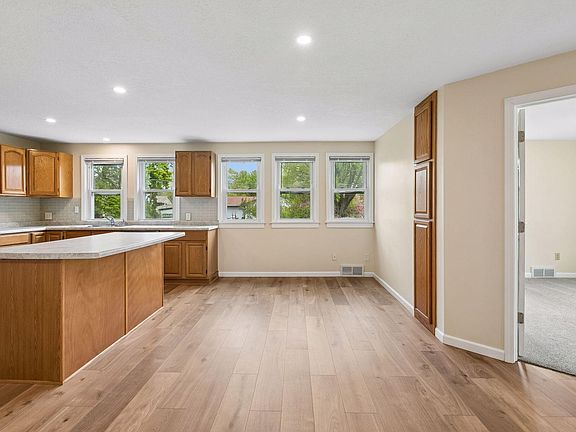 4th image of 235 Dakota St