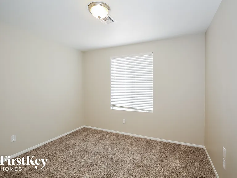 720 Roberta Alecia Ave — Photo 9