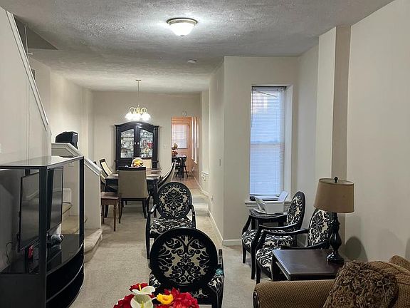 3rd image of 833 N Front St