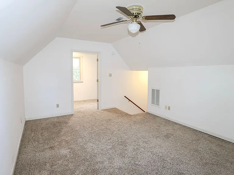 809 Houndslake Dr — Photo 25