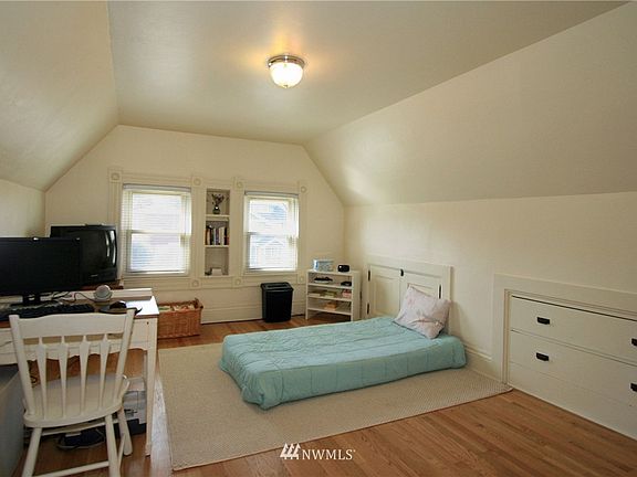 3rd image of 513 N E Street