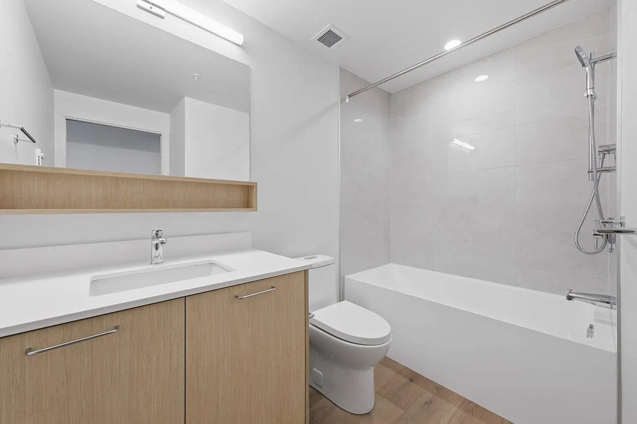 2 bed, 698 sqft, $3,090 — Photo 3