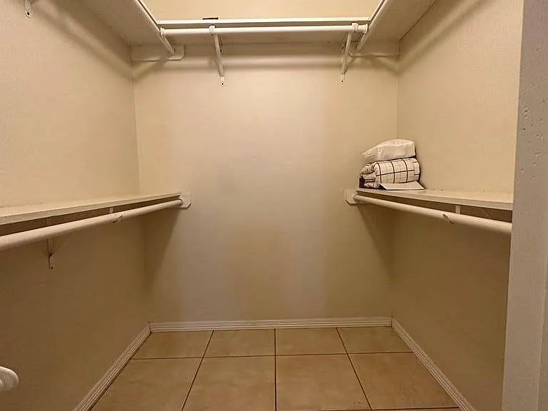 2000 Westminster Cir #2048 — Photo 7