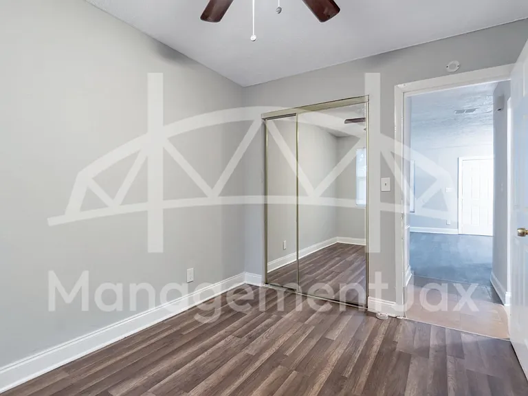 4417 Ken Knight Dr N — Photo 8