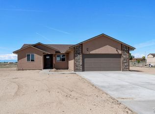 942 E Blackstone Dr, Pueblo West, CO 81007