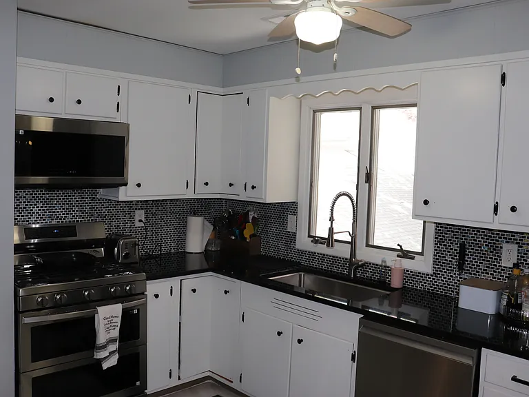 442 Surrey Ln #A — Photo 10